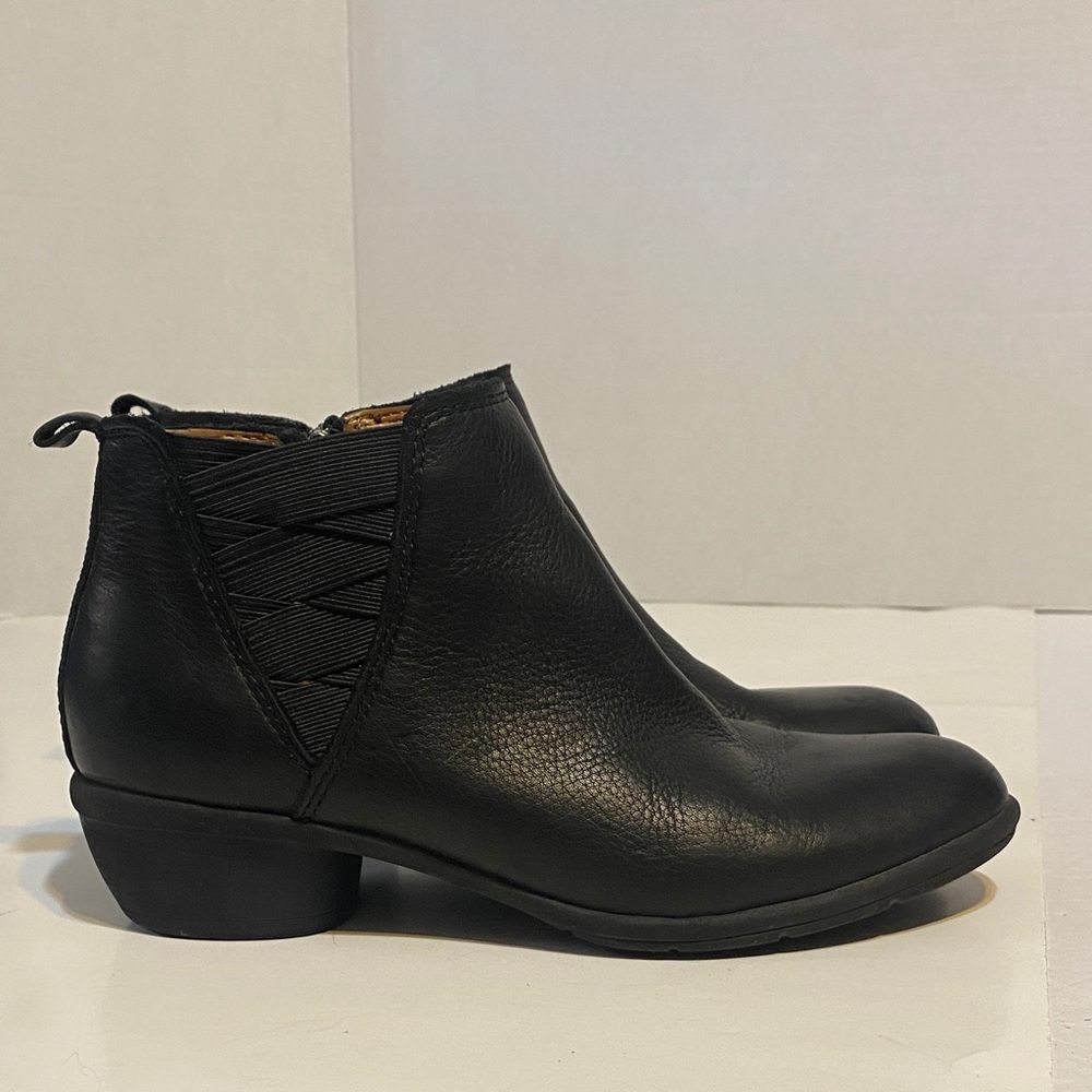 Comfortiva Pillowtop Memory foam Black leather Ankle Boots.